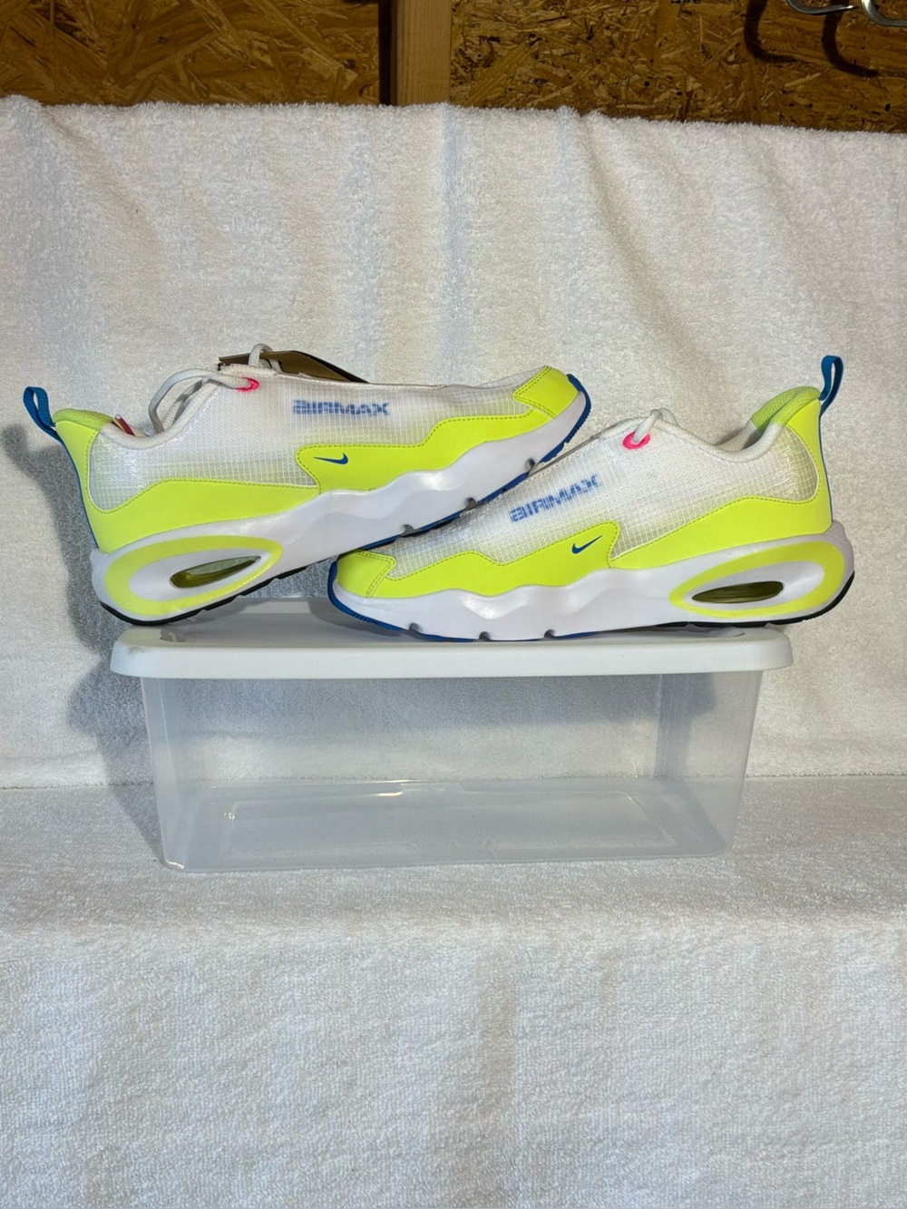 93.Nike ' Air Max Neon Yellow and White Sneakers size 7y or 8.5 w no box!